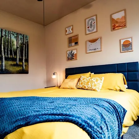 Eat-Sleep-Stroll-Repeat! Walkable Midtown 2Br Home